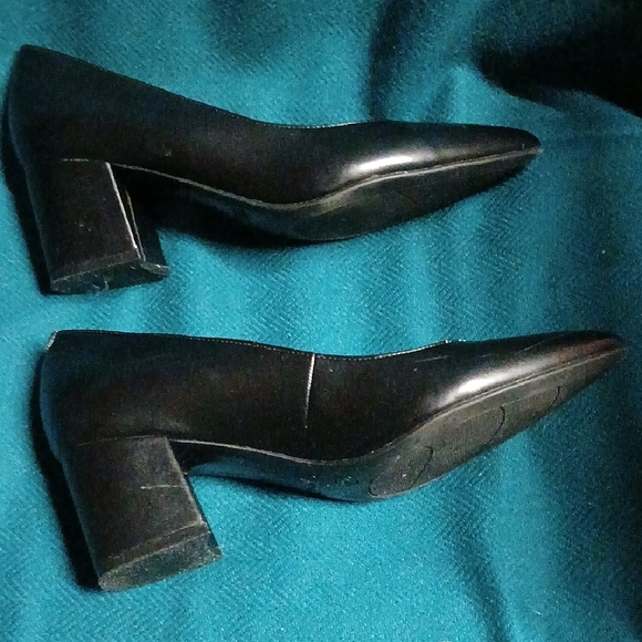 Sleek Black Leather Heels - Picture 6 of 8